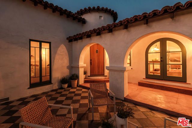 138 S La Jolla Avenue, Los Angeles, CA 90048