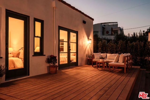 138 S La Jolla Avenue, Los Angeles, CA 90048