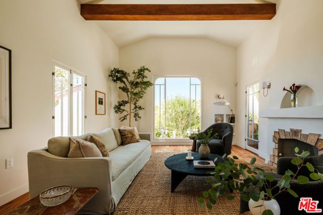 138 S La Jolla Avenue, Los Angeles, CA 90048