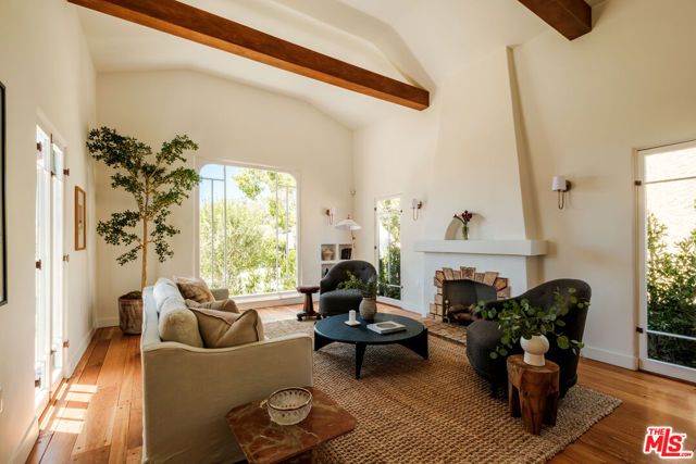138 S La Jolla Avenue, Los Angeles, CA 90048
