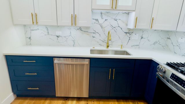 527 Northgate Road, Lindenhurst, IL 60046