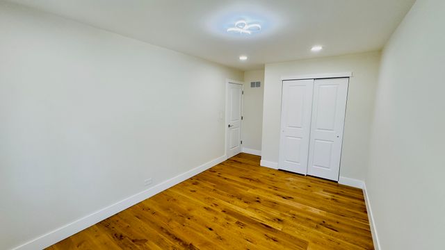 527 Northgate Road, Lindenhurst, IL 60046