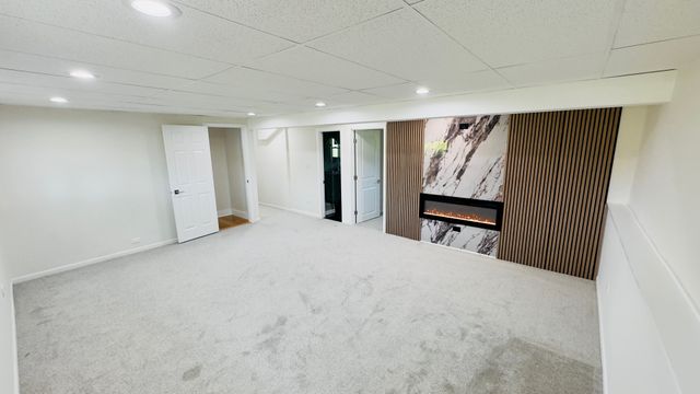 527 Northgate Road, Lindenhurst, IL 60046