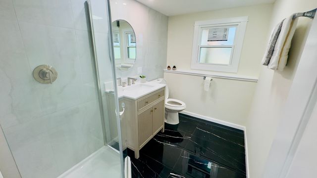 527 Northgate Road, Lindenhurst, IL 60046