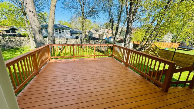 527 Northgate Road, Lindenhurst, IL 60046