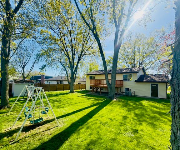 527 Northgate Road, Lindenhurst, IL 60046