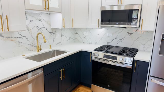 527 Northgate Road, Lindenhurst, IL 60046