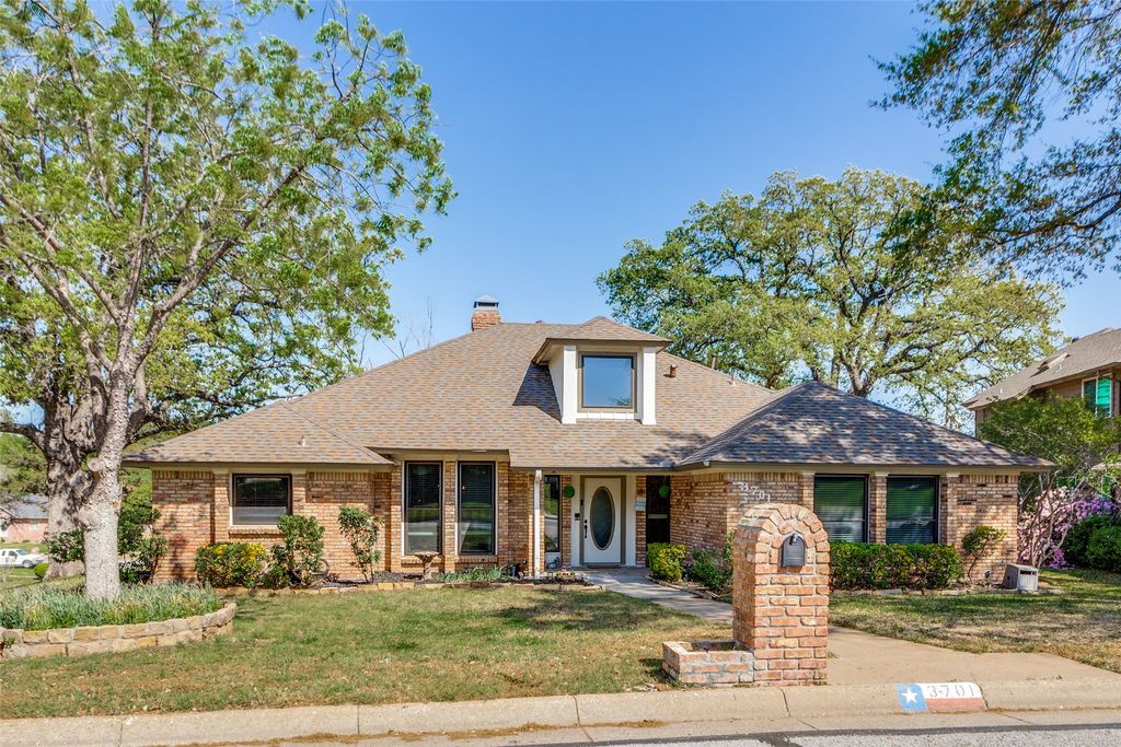 3701 Waycross Court, Arlington, TX 76016