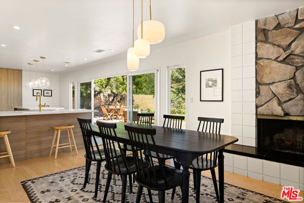 Image 10 of property listing at 2710 Rock Pine Lane, La Crescenta, CA 91214