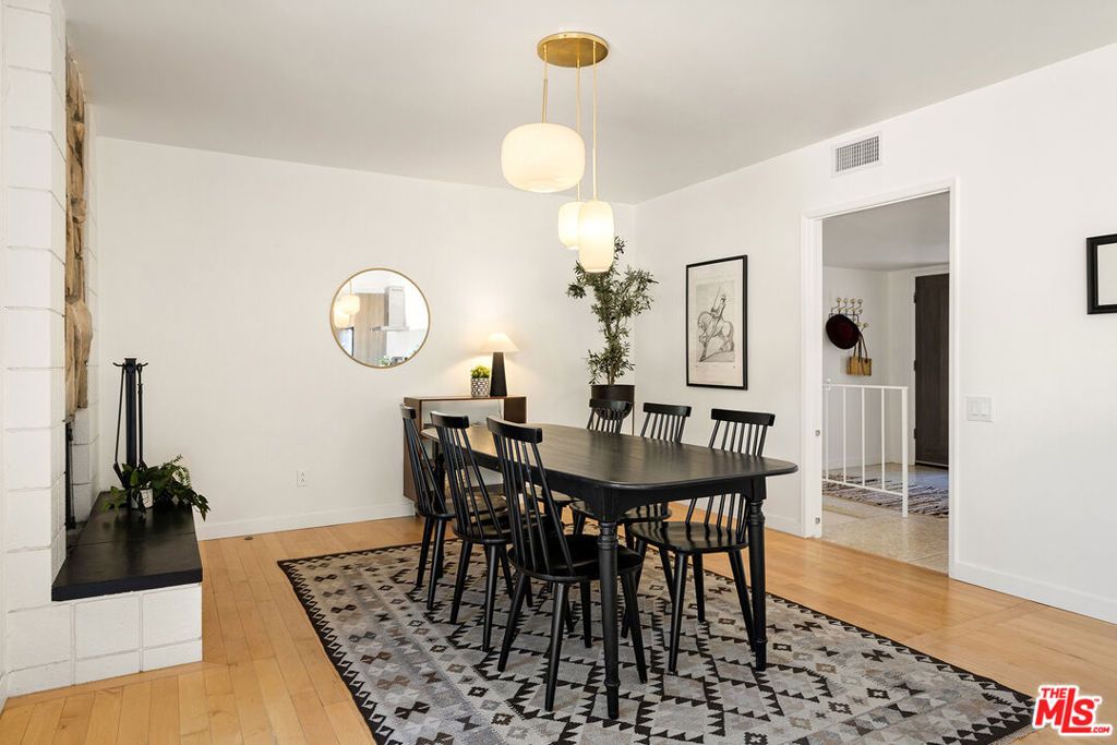 Image 11 of property listing at 2710 Rock Pine Lane, La Crescenta, CA 91214