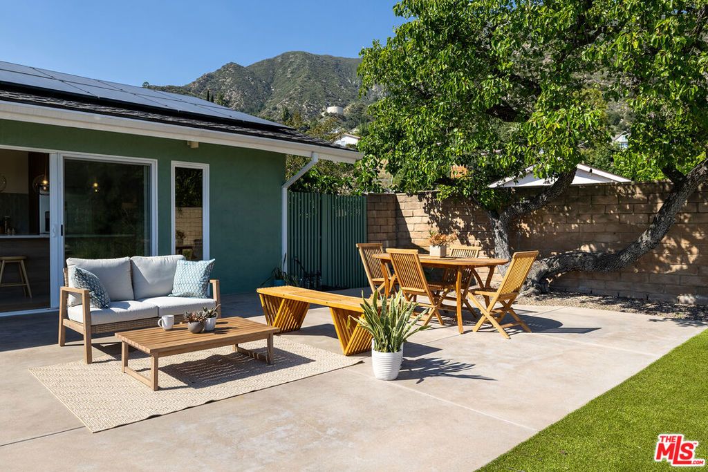 Image 19 of property listing at 2710 Rock Pine Lane, La Crescenta, CA 91214