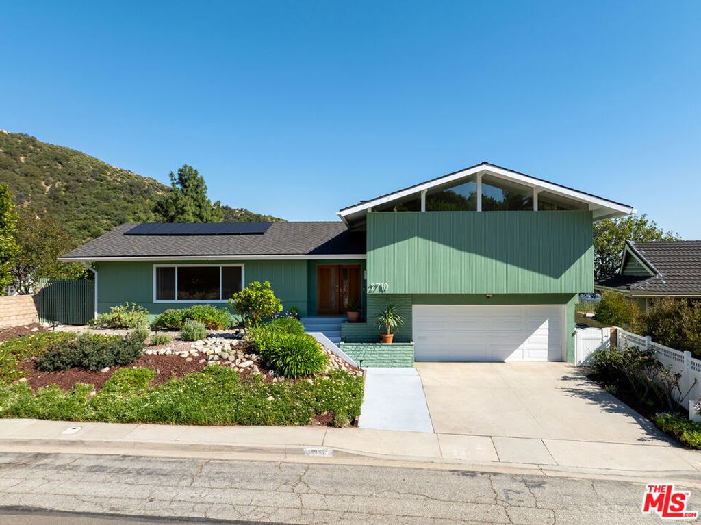 Image 2 of property listing at 2710 Rock Pine Lane, La Crescenta, CA 91214