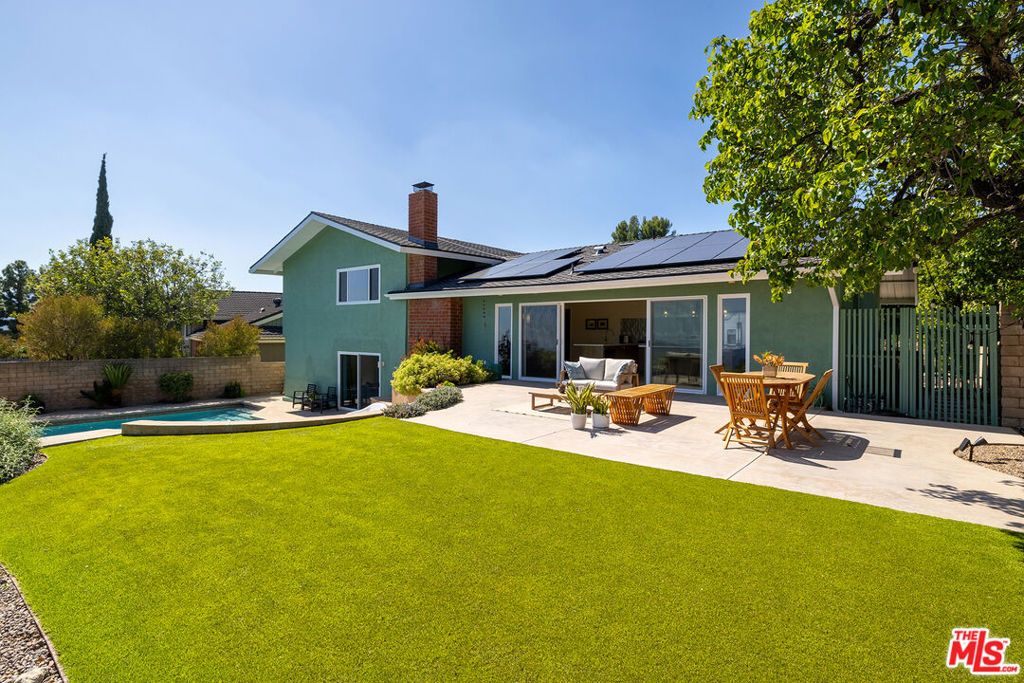 Image 20 of property listing at 2710 Rock Pine Lane, La Crescenta, CA 91214