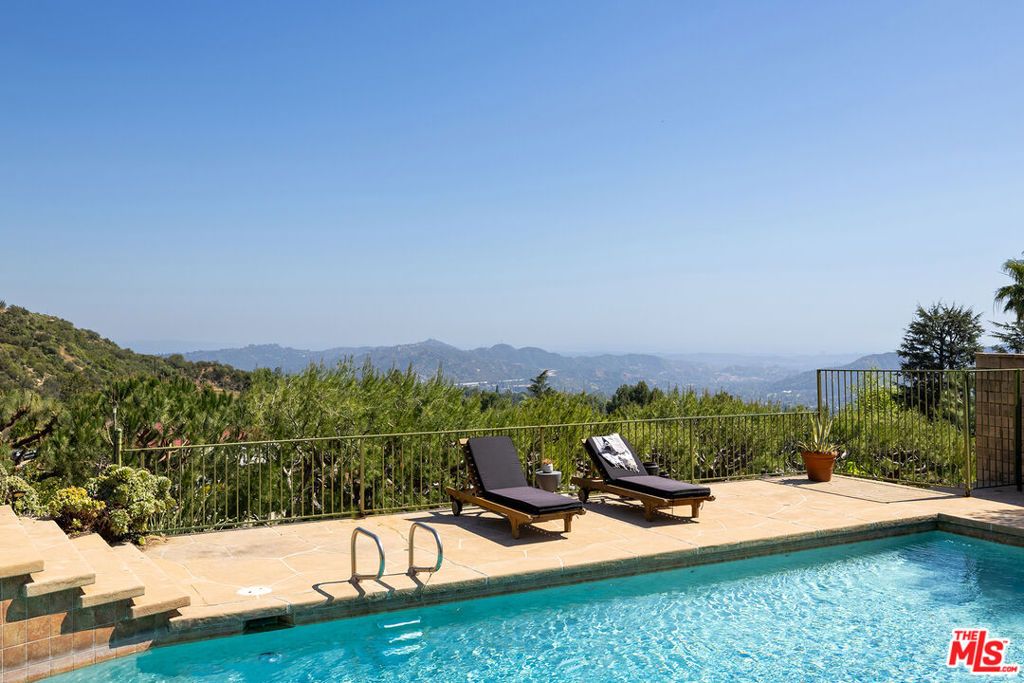 Image 24 of property listing at 2710 Rock Pine Lane, La Crescenta, CA 91214