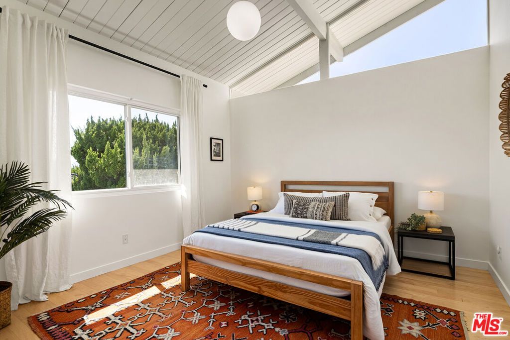 Image 27 of property listing at 2710 Rock Pine Lane, La Crescenta, CA 91214