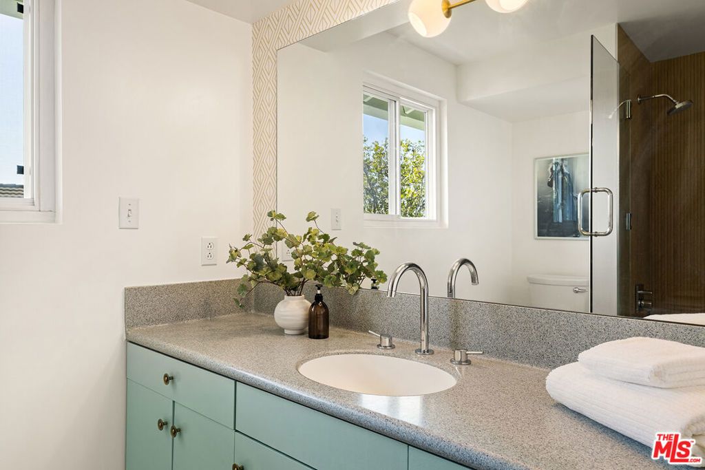 Image 30 of property listing at 2710 Rock Pine Lane, La Crescenta, CA 91214