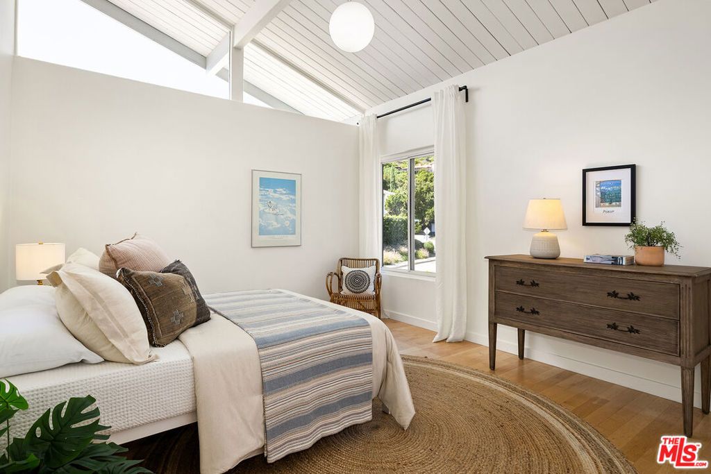 Image 31 of property listing at 2710 Rock Pine Lane, La Crescenta, CA 91214