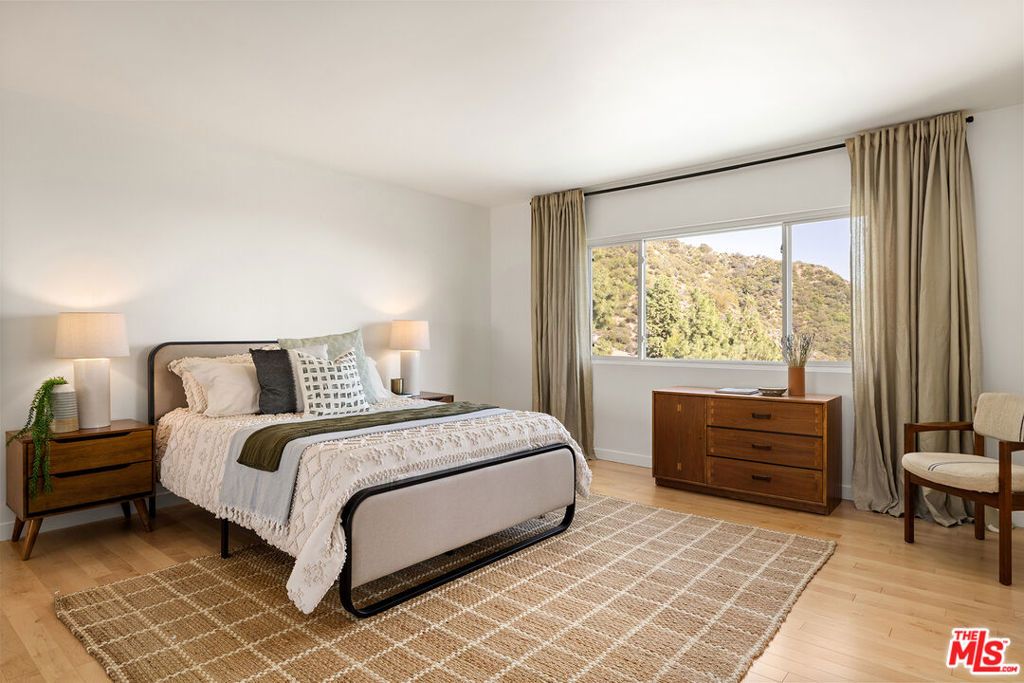 Image 32 of property listing at 2710 Rock Pine Lane, La Crescenta, CA 91214