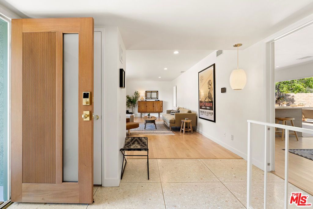 Image 4 of property listing at 2710 Rock Pine Lane, La Crescenta, CA 91214