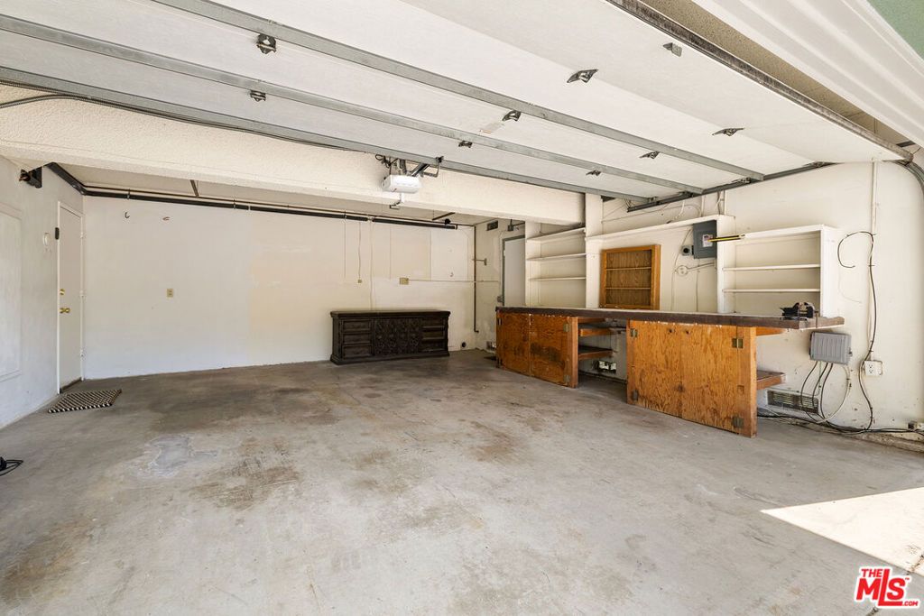 Image 40 of property listing at 2710 Rock Pine Lane, La Crescenta, CA 91214