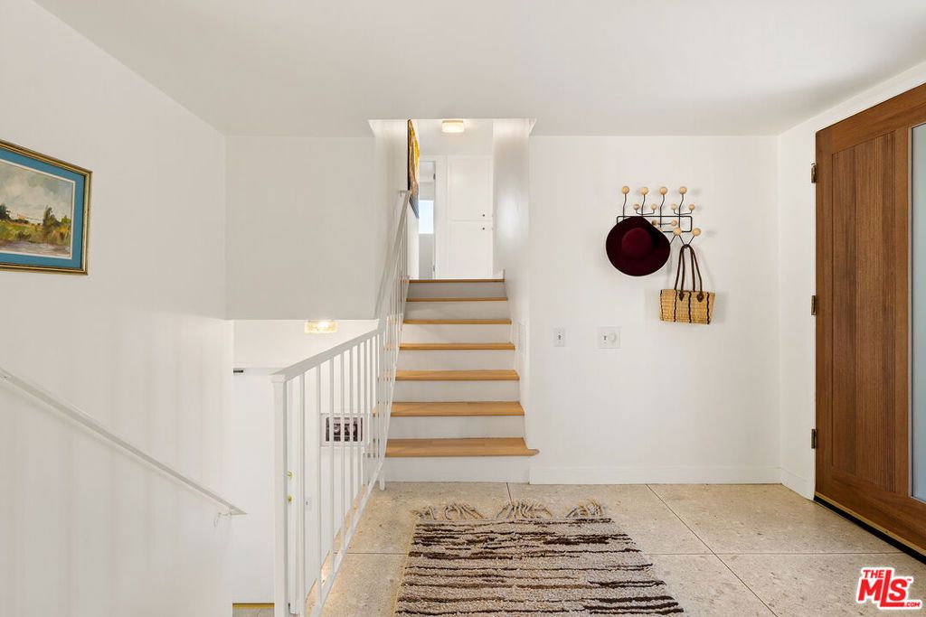 Image 5 of property listing at 2710 Rock Pine Lane, La Crescenta, CA 91214