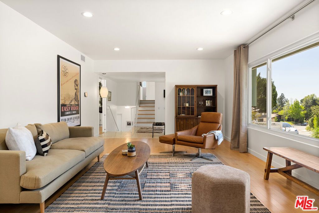 Image 7 of property listing at 2710 Rock Pine Lane, La Crescenta, CA 91214