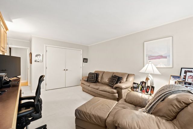20 Hammond Pond Parkway 504, Newton, MA 02467