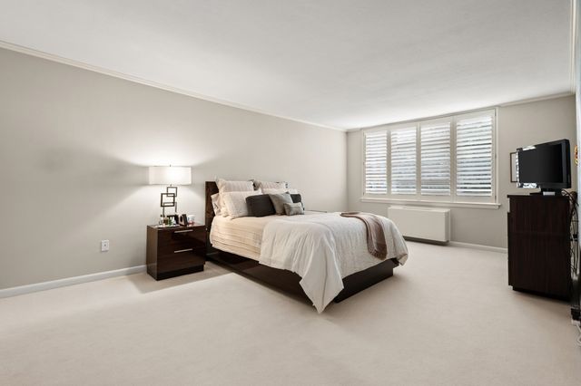 20 Hammond Pond Parkway 504, Newton, MA 02467