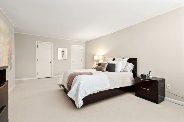 20 Hammond Pond Parkway 504, Newton, MA 02467