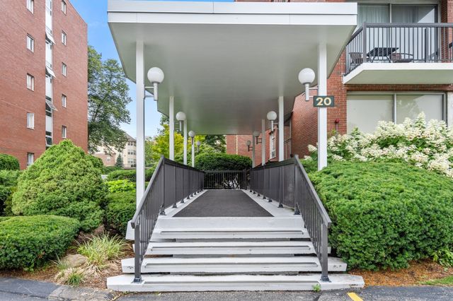 20 Hammond Pond Parkway 504, Newton, MA 02467