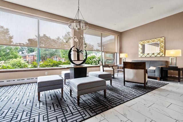 20 Hammond Pond Parkway 504, Newton, MA 02467