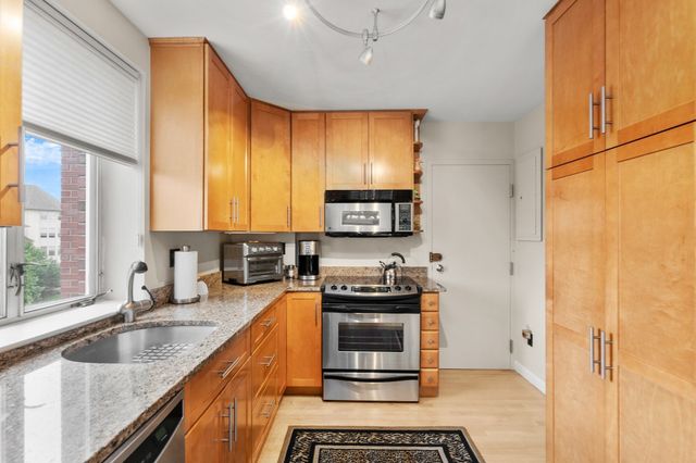 20 Hammond Pond Parkway 504, Newton, MA 02467