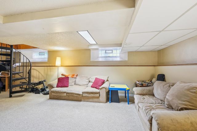 1273 7th Street W, Saint Paul, MN 55102