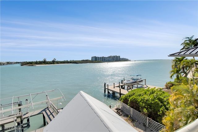 28 Pelican ST W, Naples, FL 34113