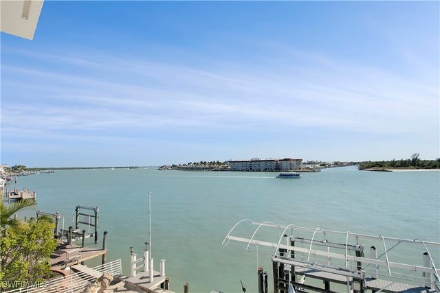 28 Pelican ST W, Naples, FL 34113