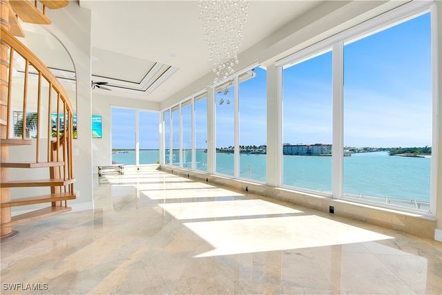 28 Pelican ST W, Naples, FL 34113