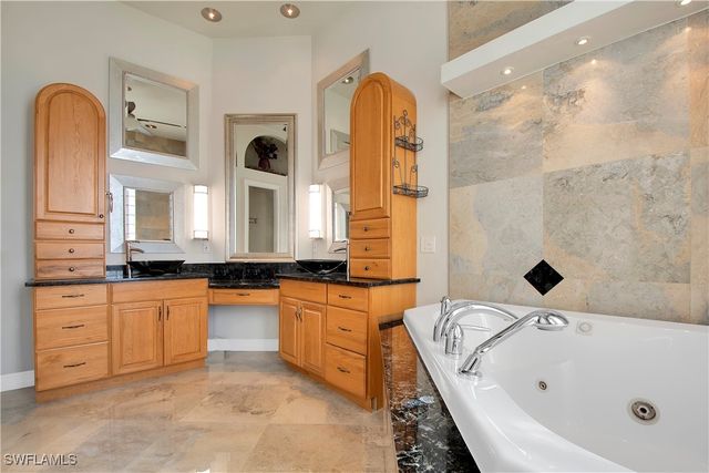 28 Pelican ST W, Naples, FL 34113