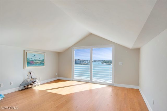 28 Pelican ST W, Naples, FL 34113