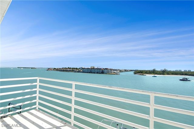 28 Pelican ST W, Naples, FL 34113