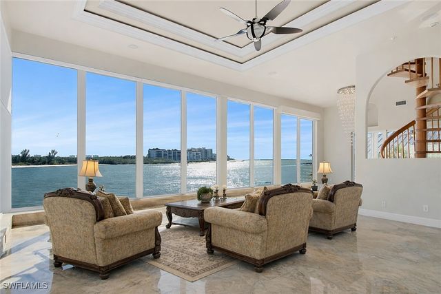 28 Pelican ST W, Naples, FL 34113