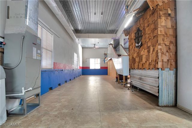 28 Pelican ST W, Naples, FL 34113