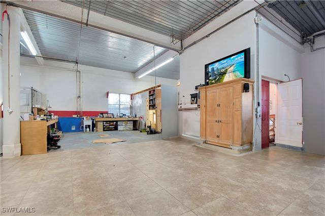 28 Pelican ST W, Naples, FL 34113