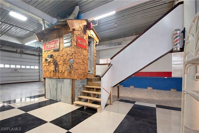 28 Pelican ST W, Naples, FL 34113