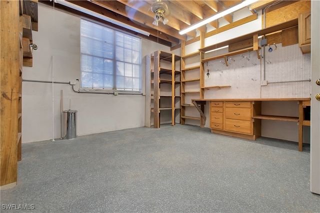 28 Pelican ST W, Naples, FL 34113