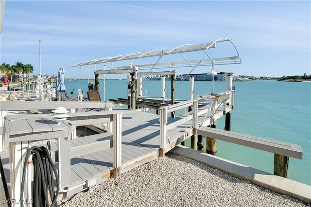 28 Pelican ST W, Naples, FL 34113