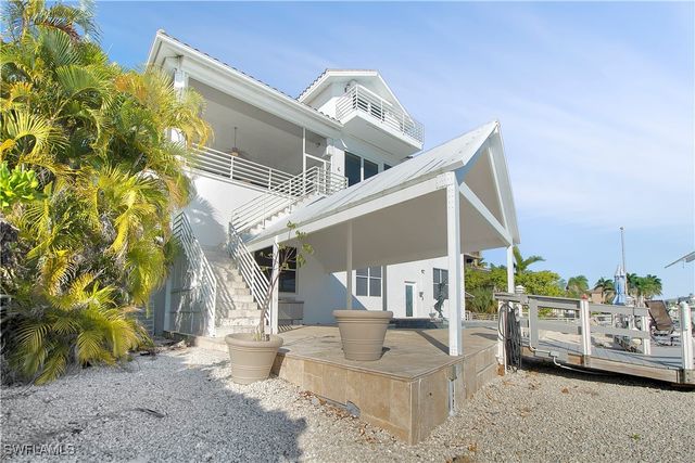 28 Pelican ST W, Naples, FL 34113