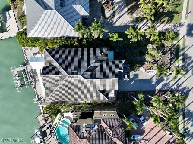 28 Pelican ST W, Naples, FL 34113