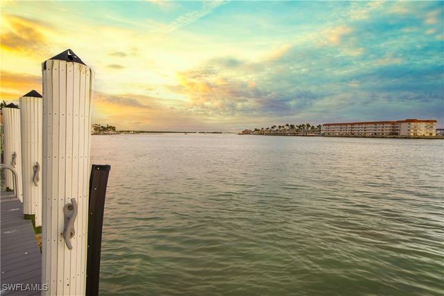 28 Pelican ST W, Naples, FL 34113