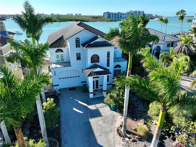 28 Pelican ST W, Naples, FL 34113