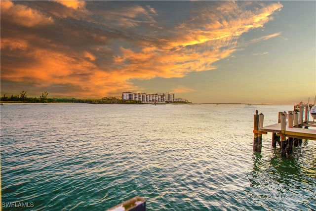 28 Pelican ST W, Naples, FL 34113